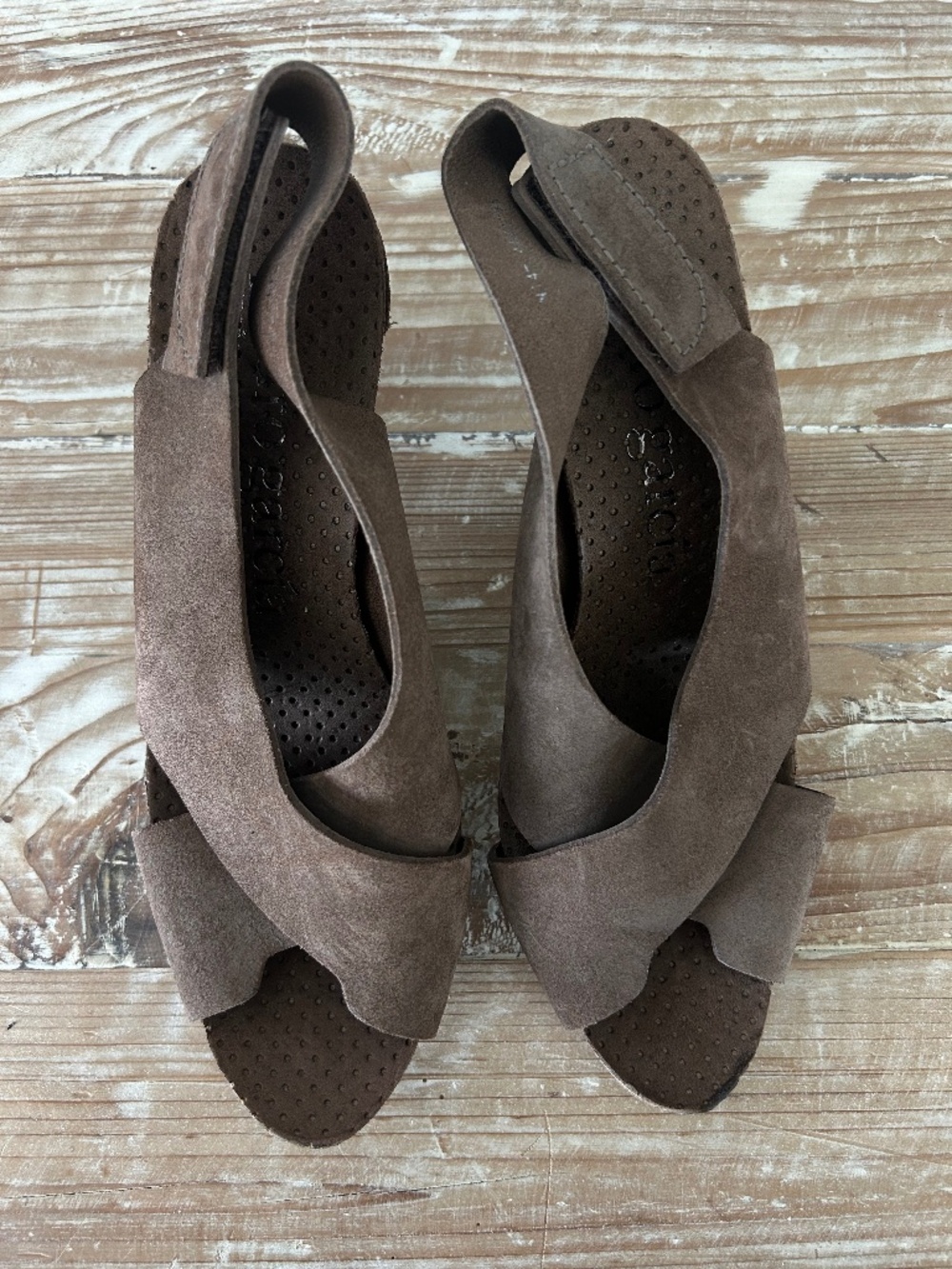 Pedro Garcia Brown Suede Slingback Heels - EUC